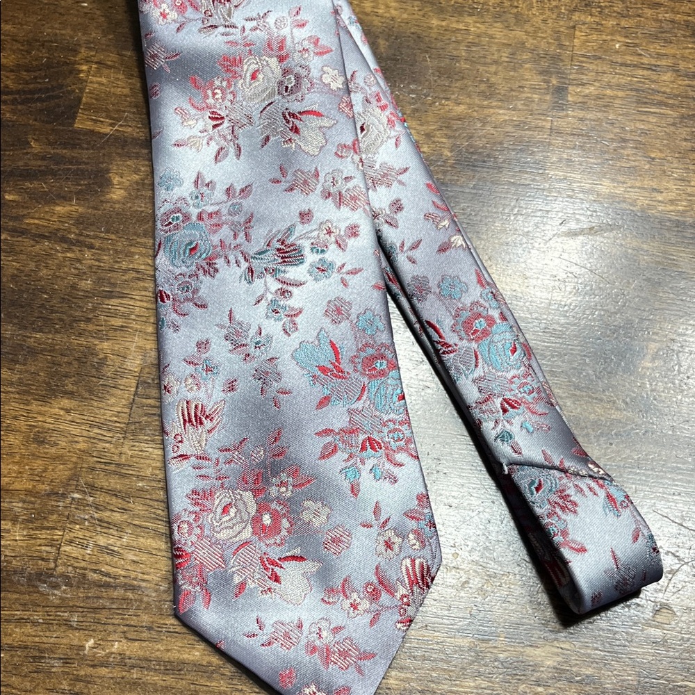 Source Unknown Elegant Floral Gray and Red Tie